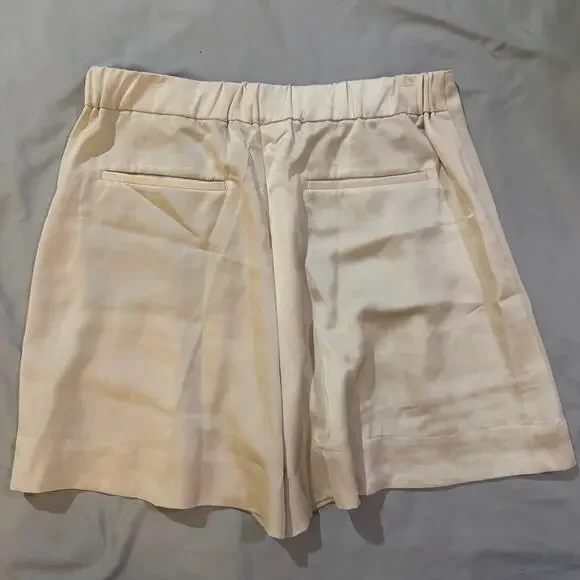 Banana Republic Champagne Satin Pleated Shorts Womens Size M Tailored Dressy - Picture 3 of 11